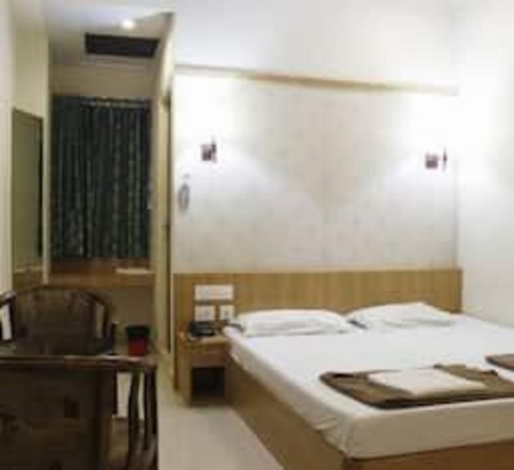 Room image 4